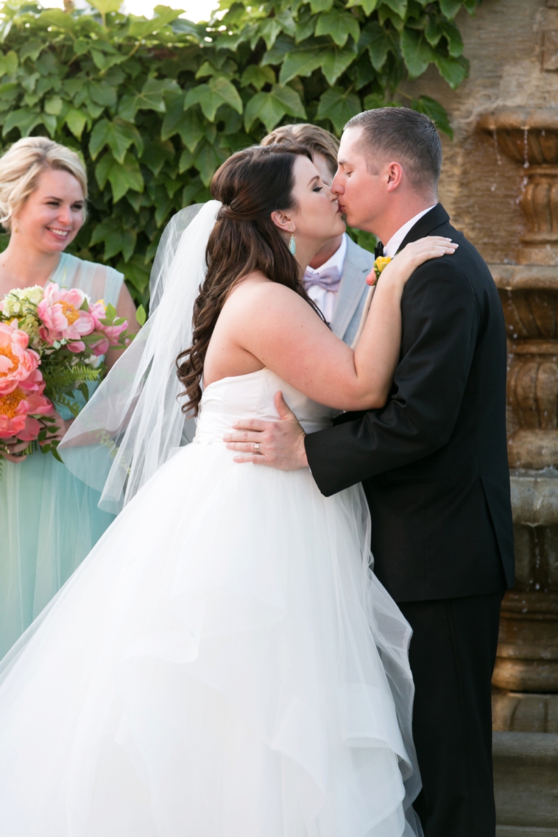 A Romantic Pink & Mint Texas Wedding via TheELD.com