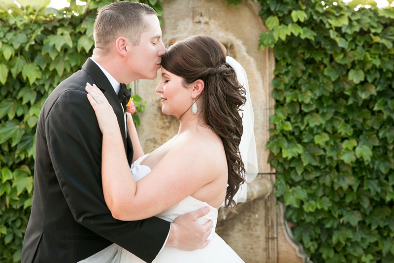 A Romantic Pink & Mint Texas Wedding via TheELD.com