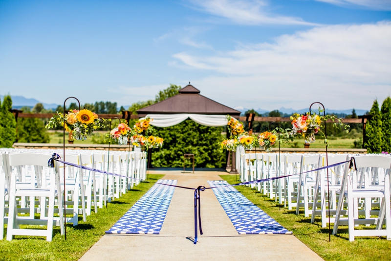 A Fun & Colorful Seattle Wedding via TheELD.com