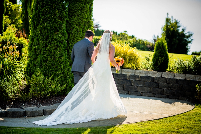 A Fun & Colorful Seattle Wedding via TheELD.com