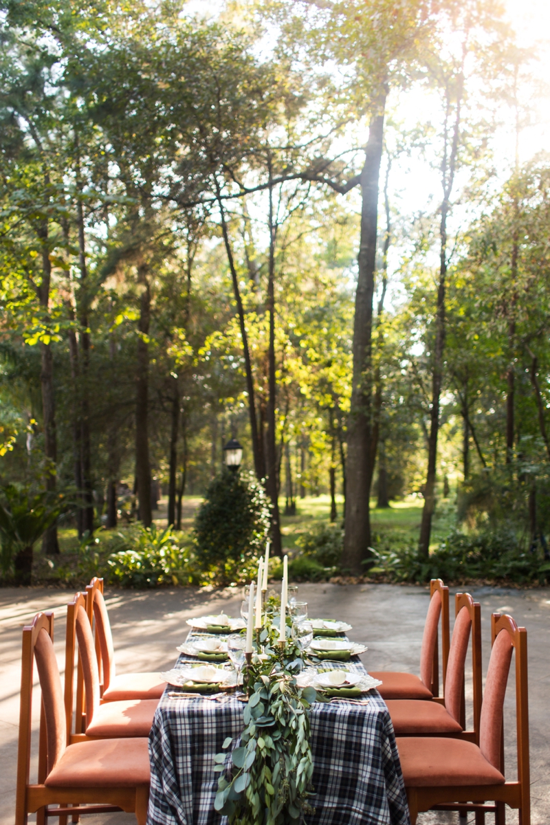 Green & White Fall Wedding Ideas via TheELD.com