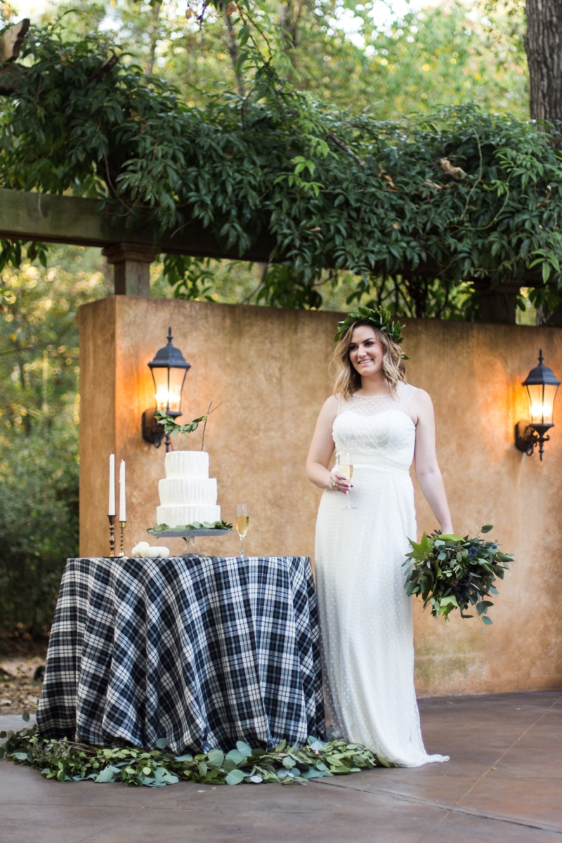 Green & White Fall Wedding Ideas via TheELD.com