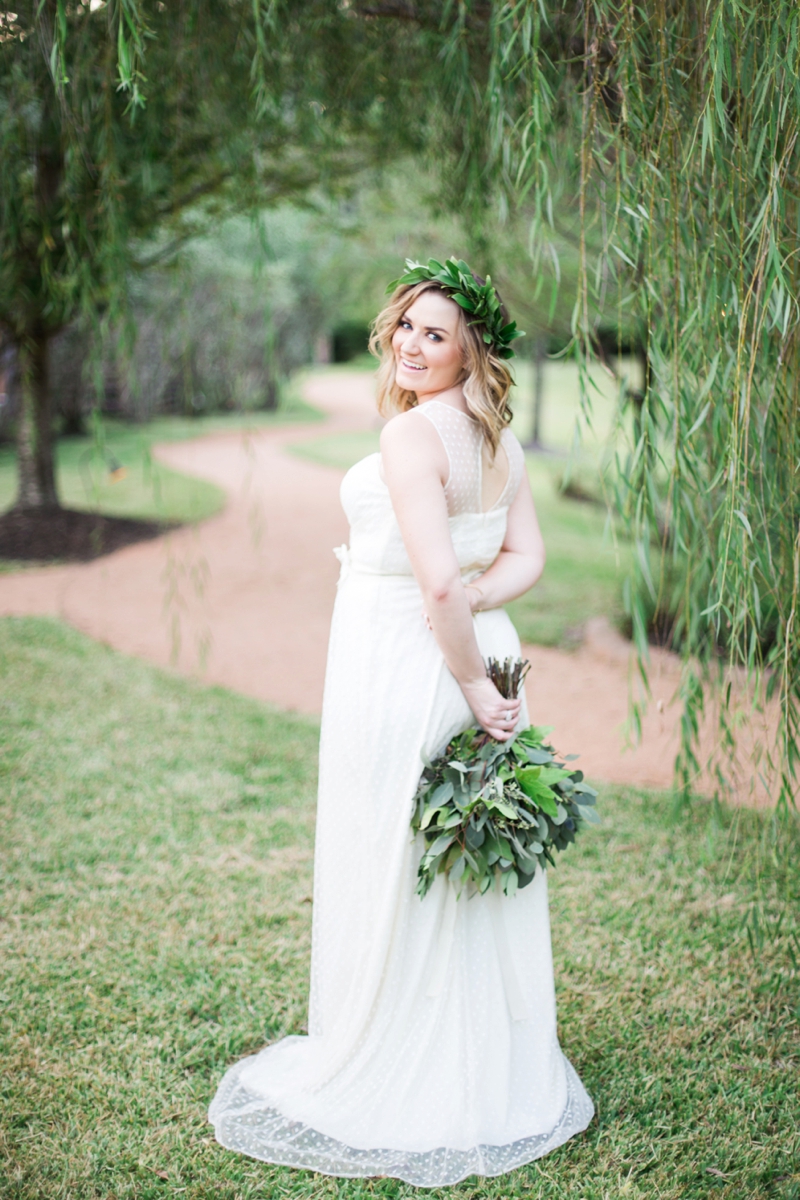 Green & White Fall Wedding Ideas via TheELD.com