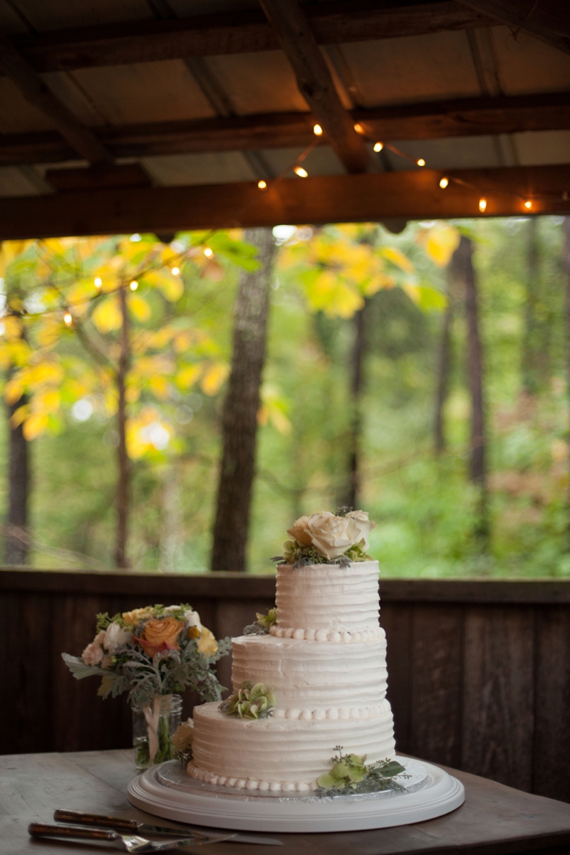 A Fall Navy & Yellow Barn Wedding via TheELD.com