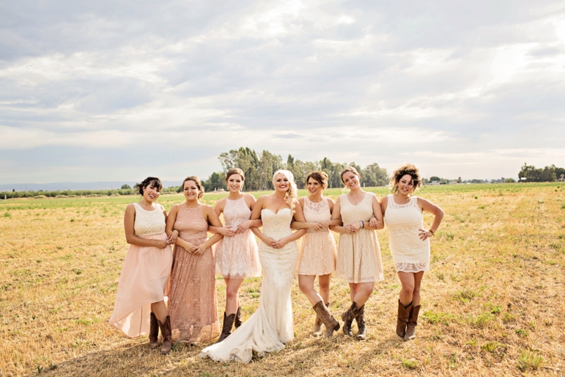 A Blush & Champagne California Barn Wedding via TheELD.com