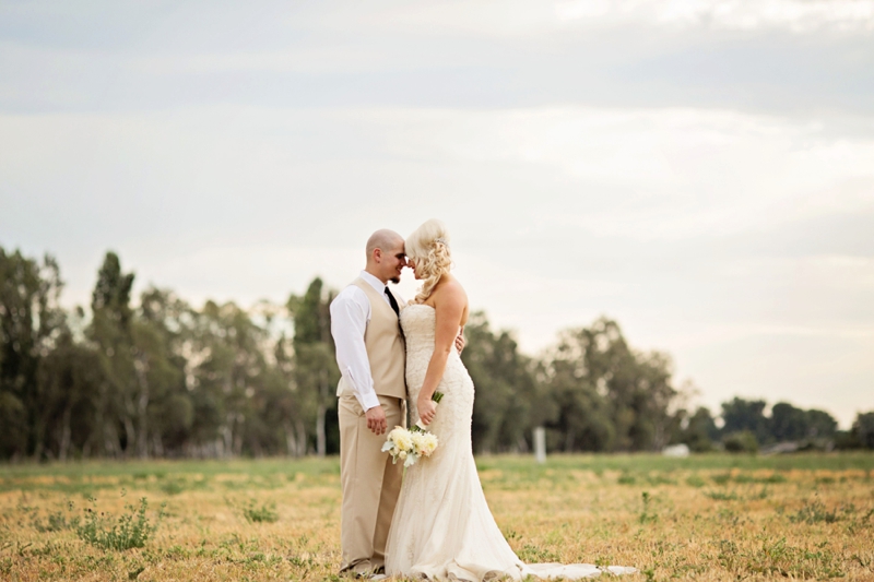 A Blush & Champagne California Barn Wedding via TheELD.com