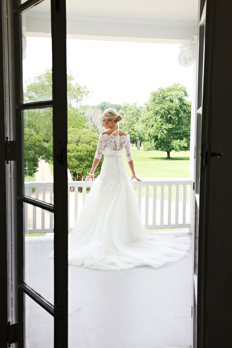 An Elegant Southern Blush Wedding via TheELD.com