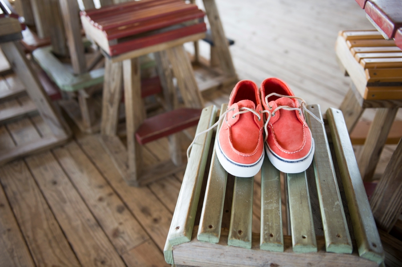 Coral and Aqua Beach Wedding via TheELD.com