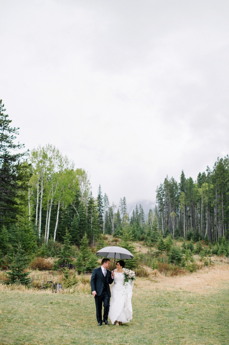 Elegant Blush and Champagne Wedding via TheELD.com