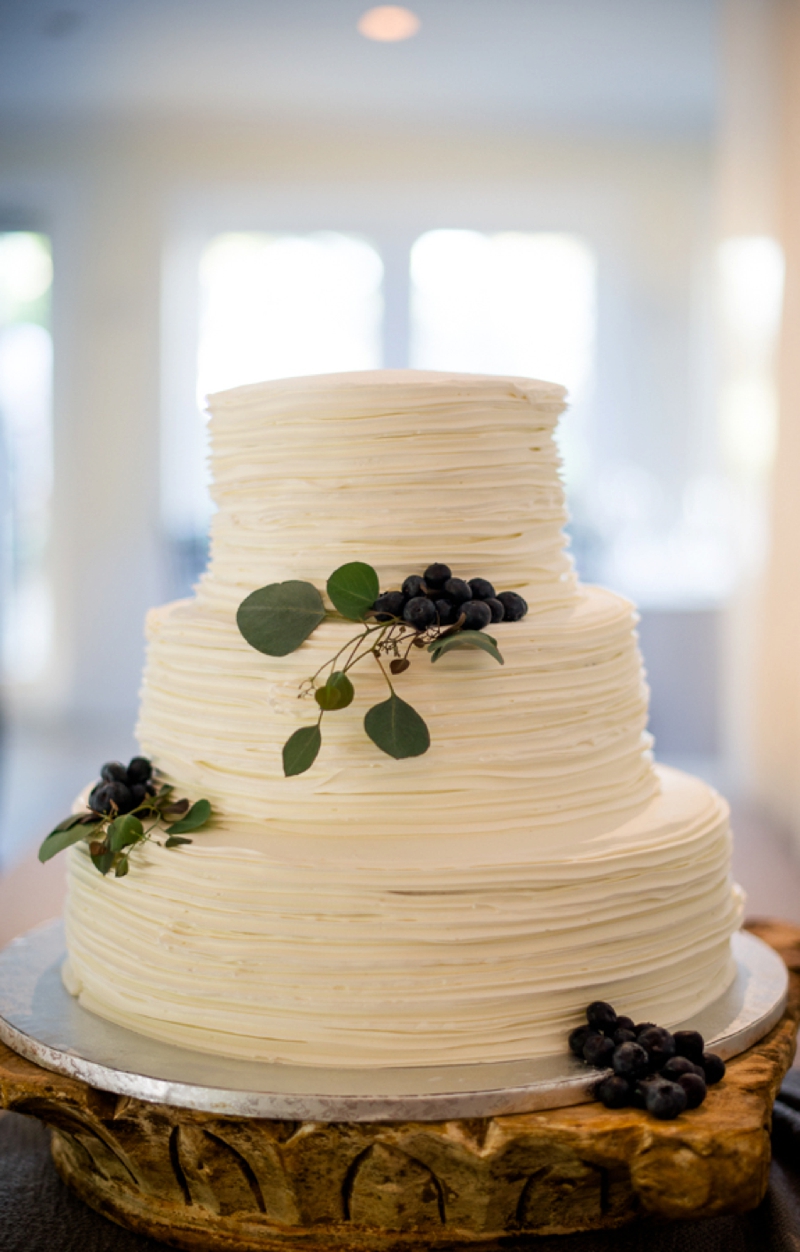 Organic, Blueberry Inspired Florida Wedding via TheELD.com