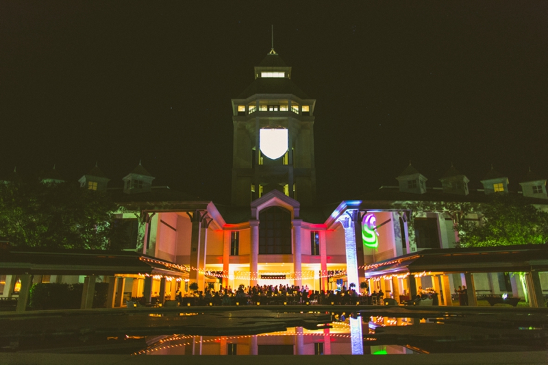 A Candlelit Red & Gold Jacksonville Wedding via TheELD.com