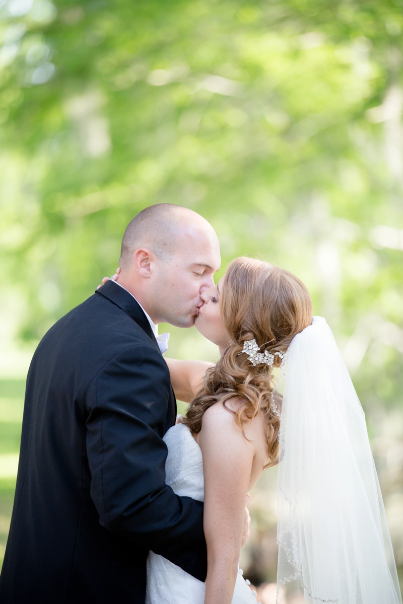 An Intimate Pink and Aqua Wedding via TheELD.com