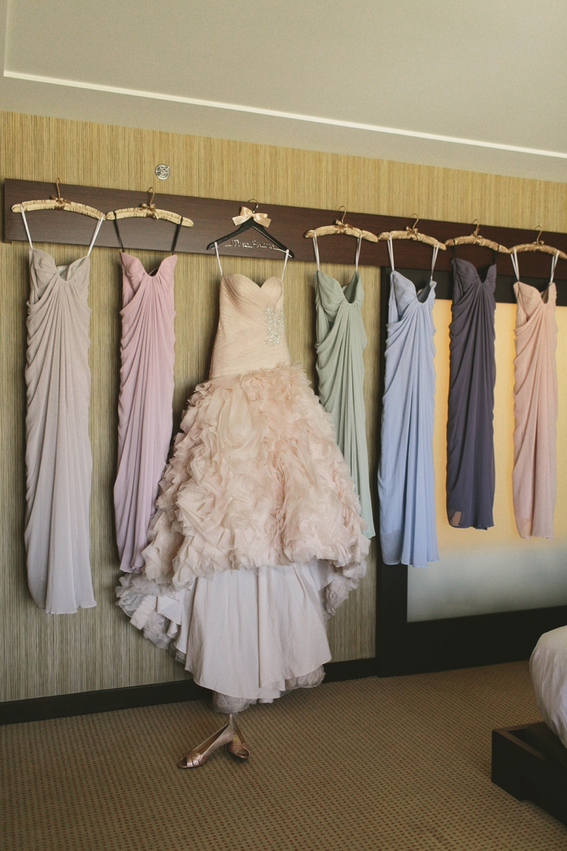 Romantic Blush and Gold Las Vegas Wedding via TheELD.com