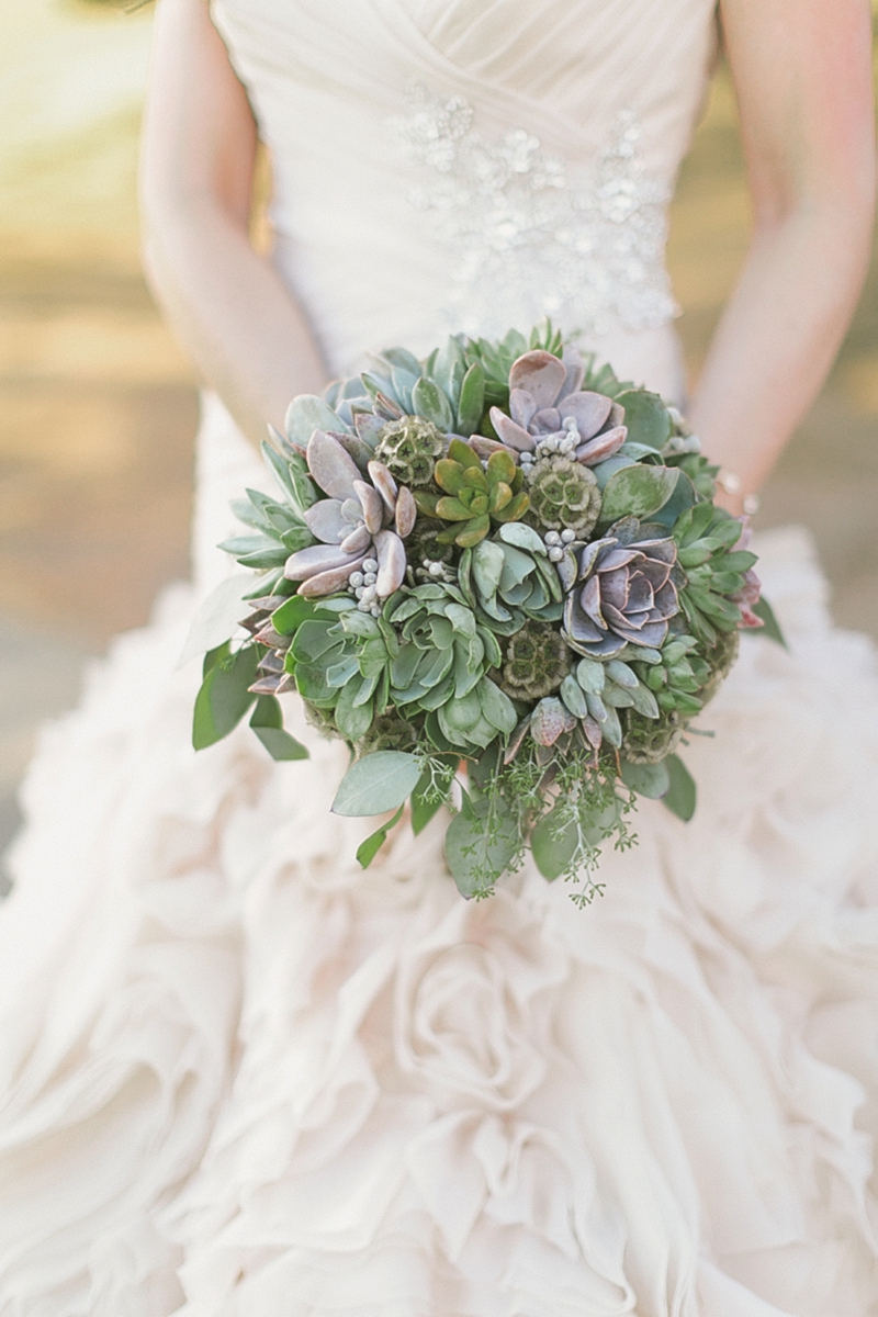 Romantic Blush and Gold Las Vegas Wedding via TheELD.com