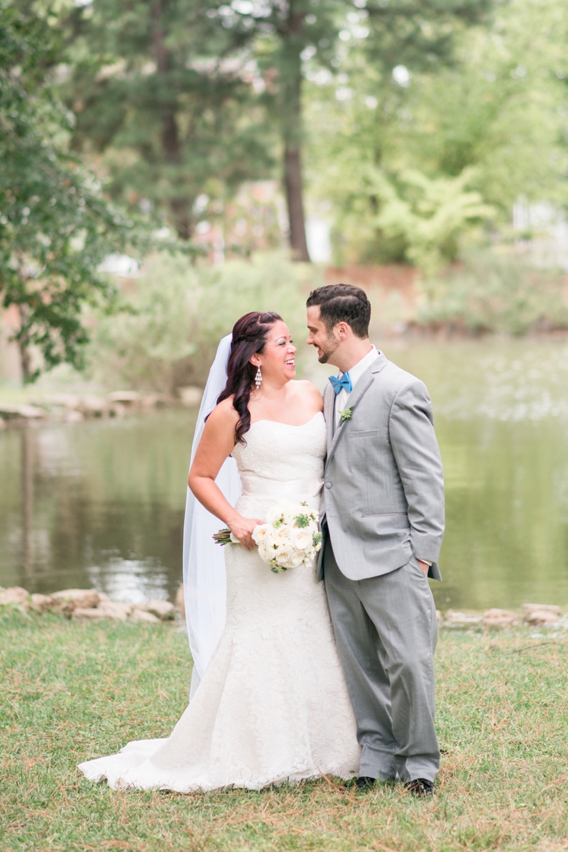 A Fresh Green & White Virginia Wedding via TheELD.com