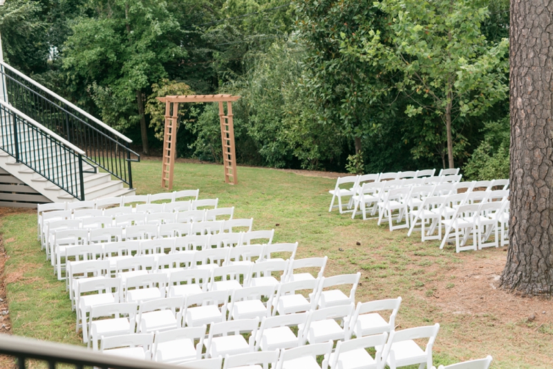 A Fresh Green & White Virginia Wedding via TheELD.com