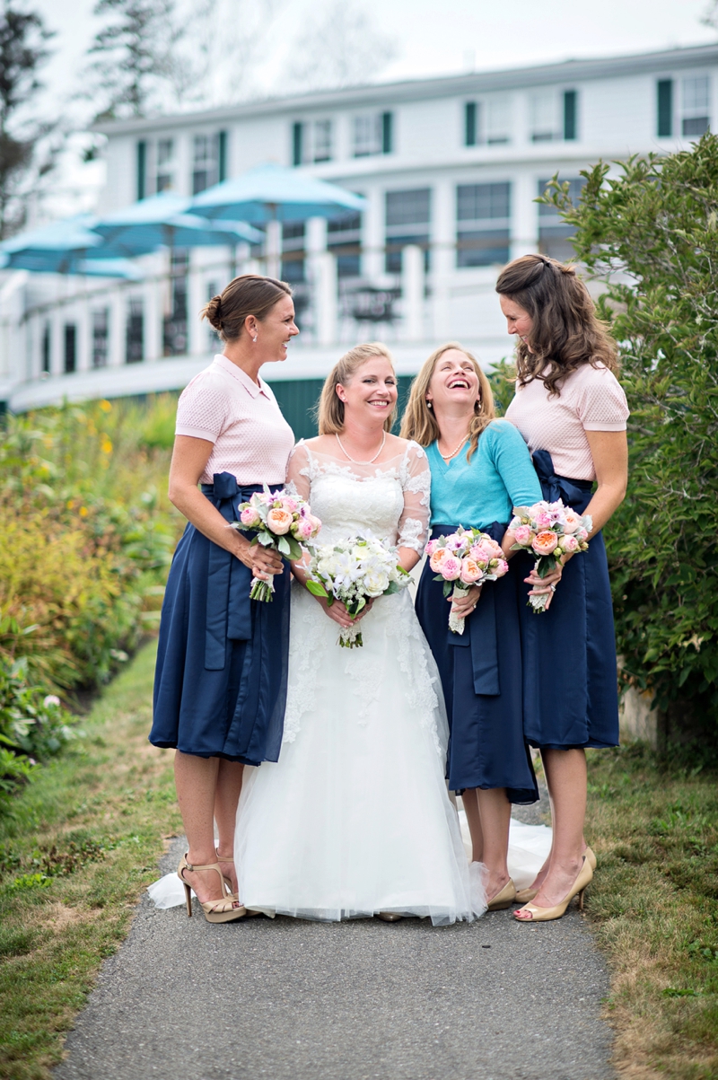 A Pink & Navy Maine Wedding via TheELD.com