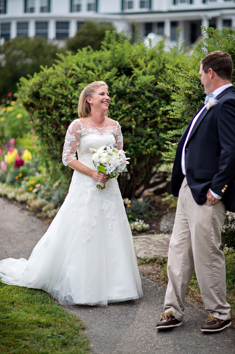 A Pink & Navy Maine Wedding via TheELD.com