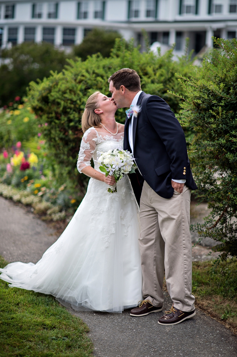 A Pink & Navy Maine Wedding via TheELD.com