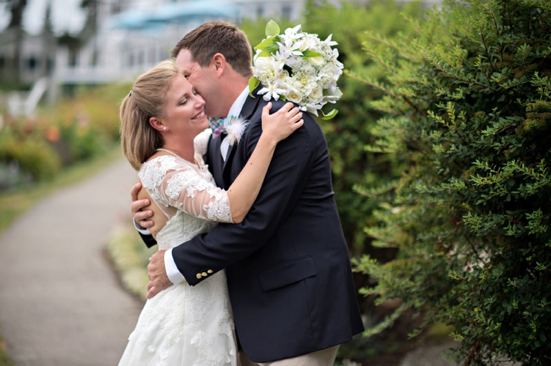 A Pink & Navy Maine Wedding via TheELD.com