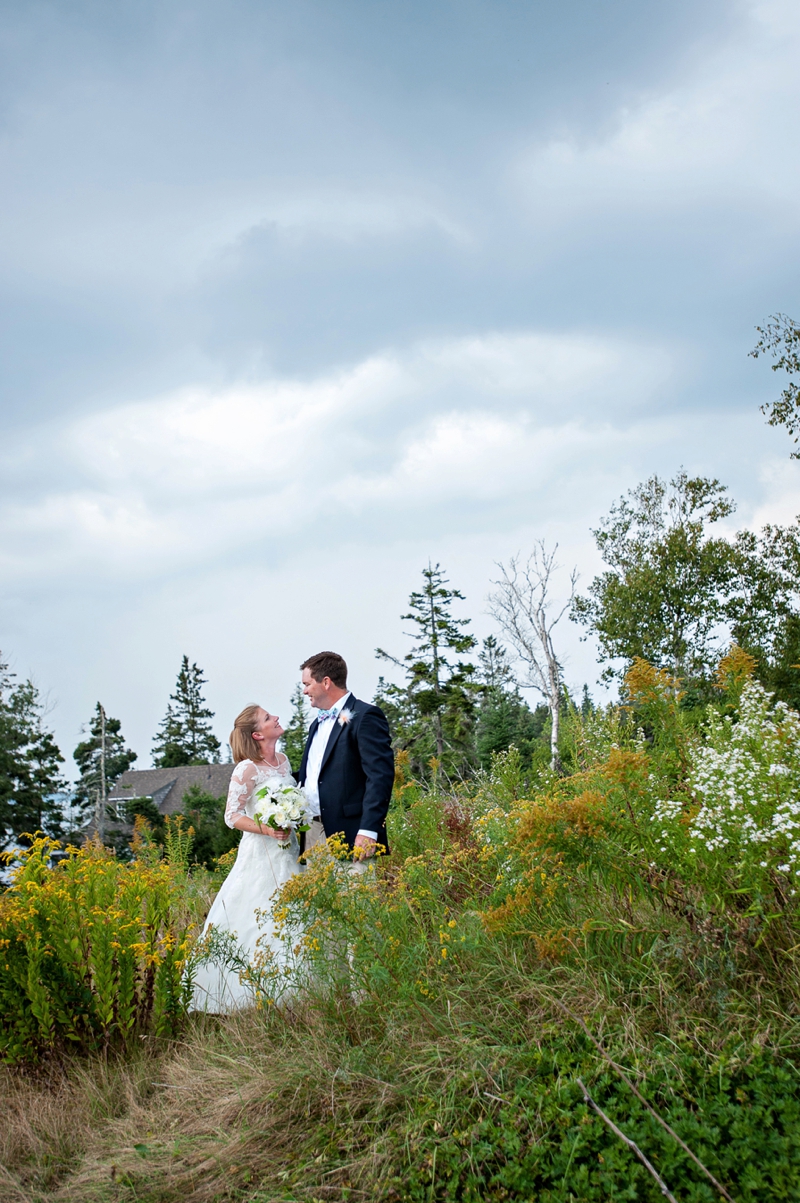 A Pink & Navy Maine Wedding via TheELD.com