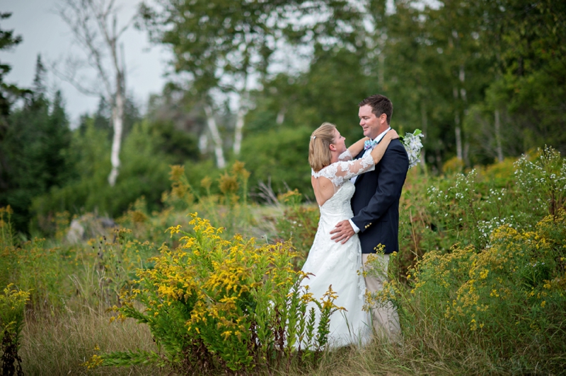 A Pink & Navy Maine Wedding via TheELD.com