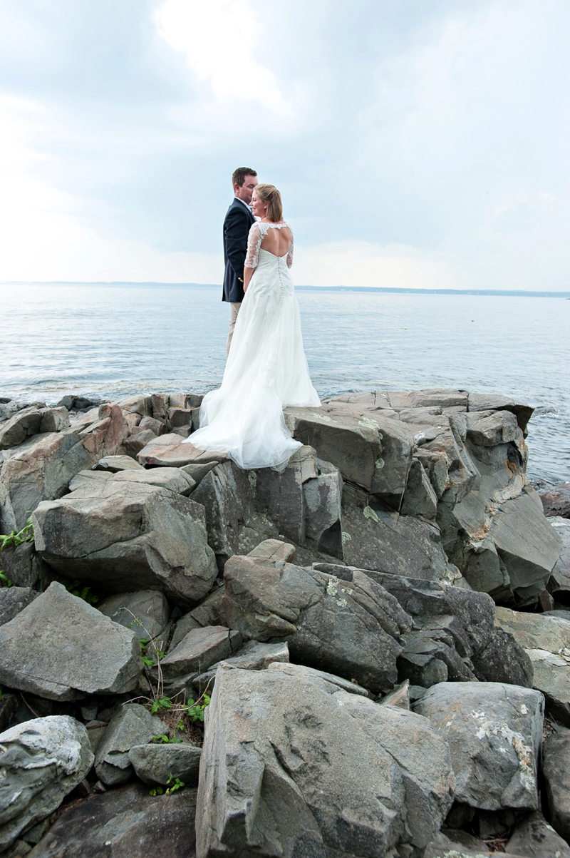 A Pink & Navy Maine Wedding via TheELD.com