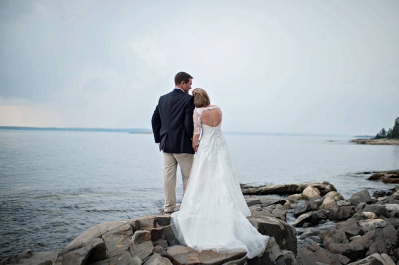 A Pink & Navy Maine Wedding via TheELD.com