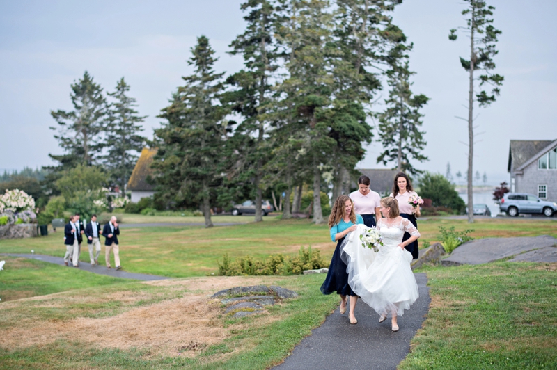 A Pink & Navy Maine Wedding via TheELD.com