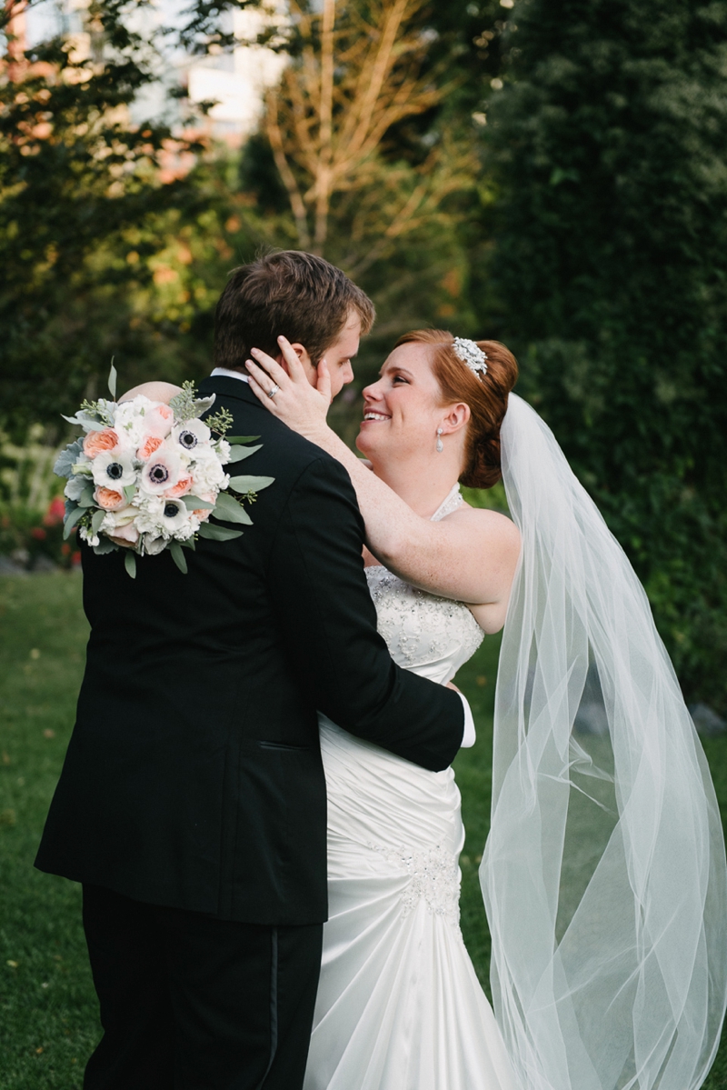 Classic Peach and Navy Chicago Wedding via TheELD.com