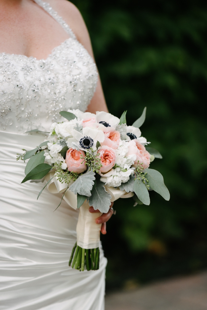 Classic Peach and Navy Chicago Wedding via TheELD.com