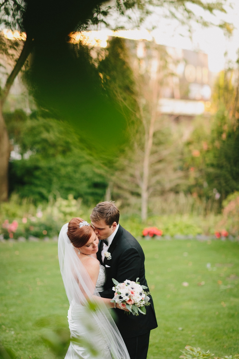 Classic Peach and Navy Chicago Wedding via TheELD.com