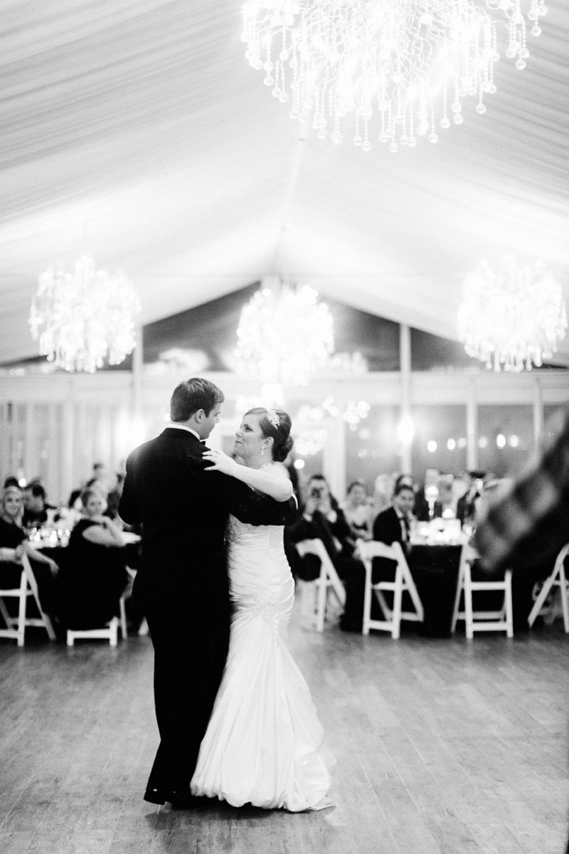 Classic Peach and Navy Chicago Wedding via TheELD.com