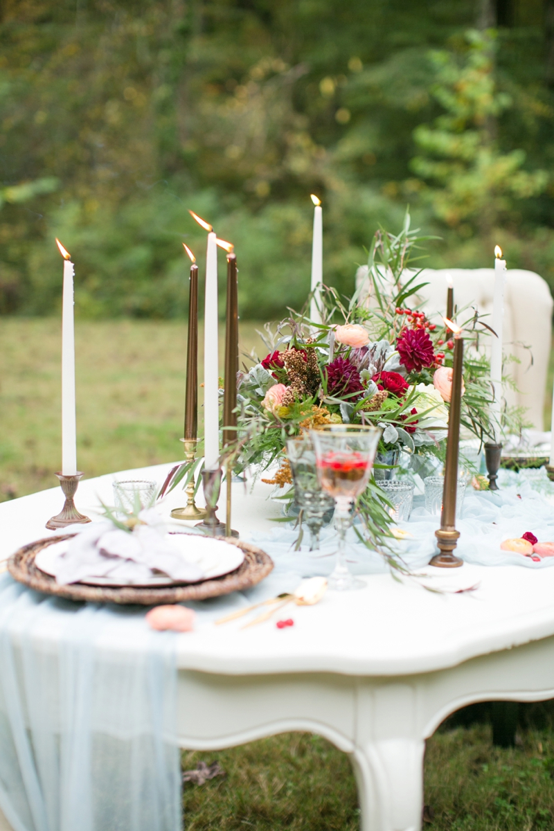 Romantic Red and Blue Wedding Inspiration via TheELD.com