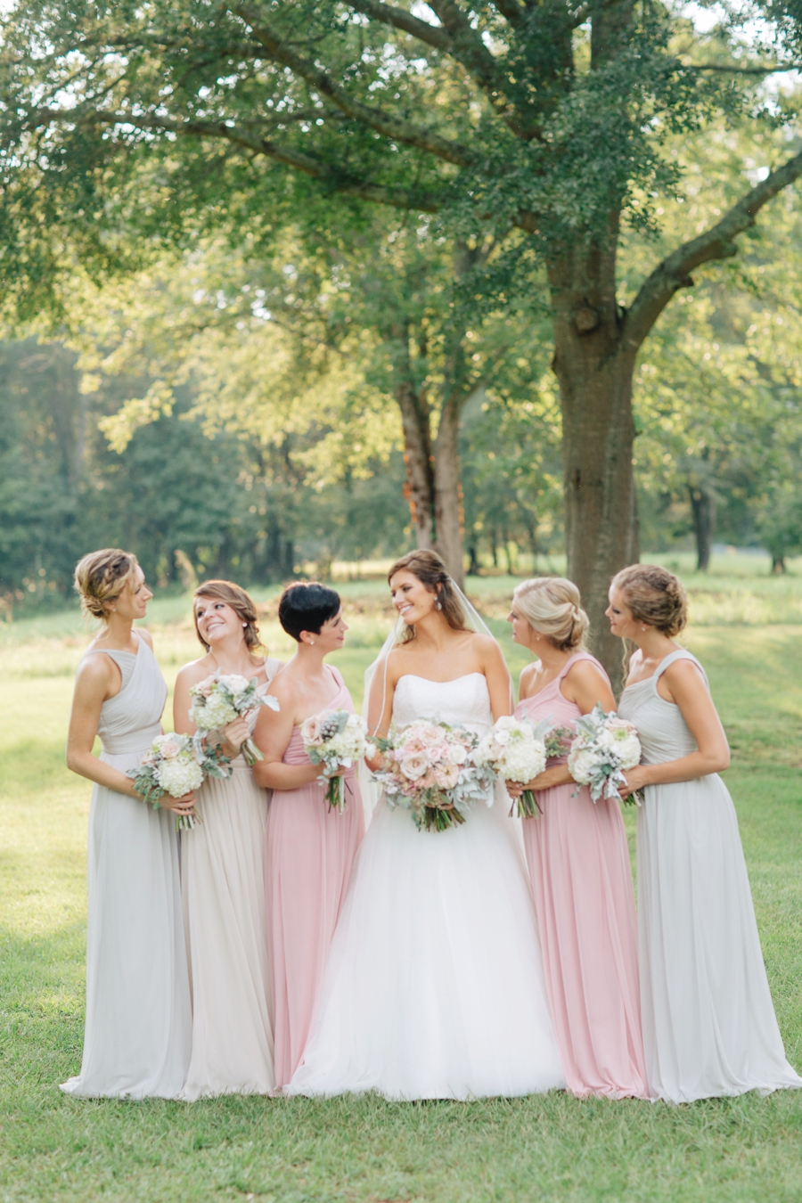 A Blush & Champagne Georgia Wedding via TheELD.com