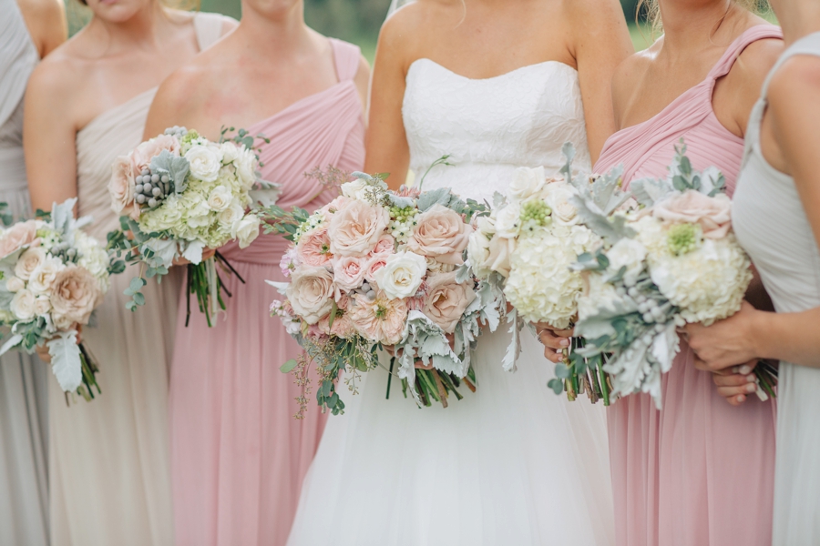 A Blush & Champagne Georgia Wedding via TheELD.com