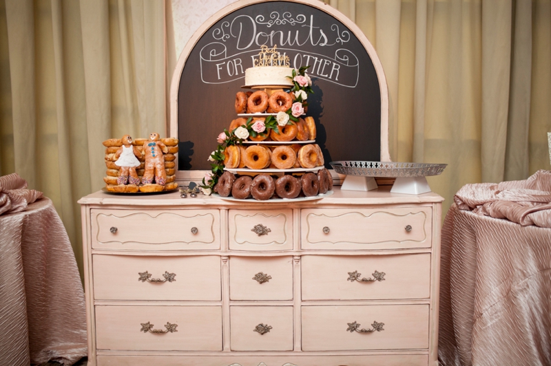 A Blush and Gold Lake Mary Wedding via TheELD.com