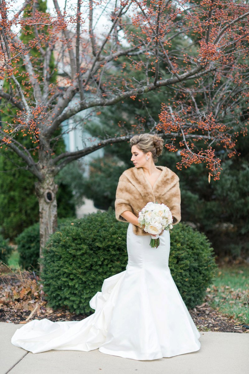 Elegant Blush & Gold Illinois Wedding via TheELD.com