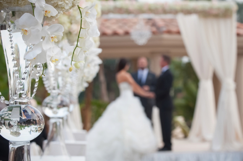 Glamorous Pink & White California Wedding via TheELD.com