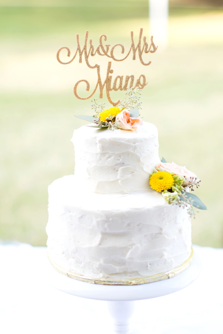 A Classic Navy and Yellow Maryland Wedding via TheELD.com