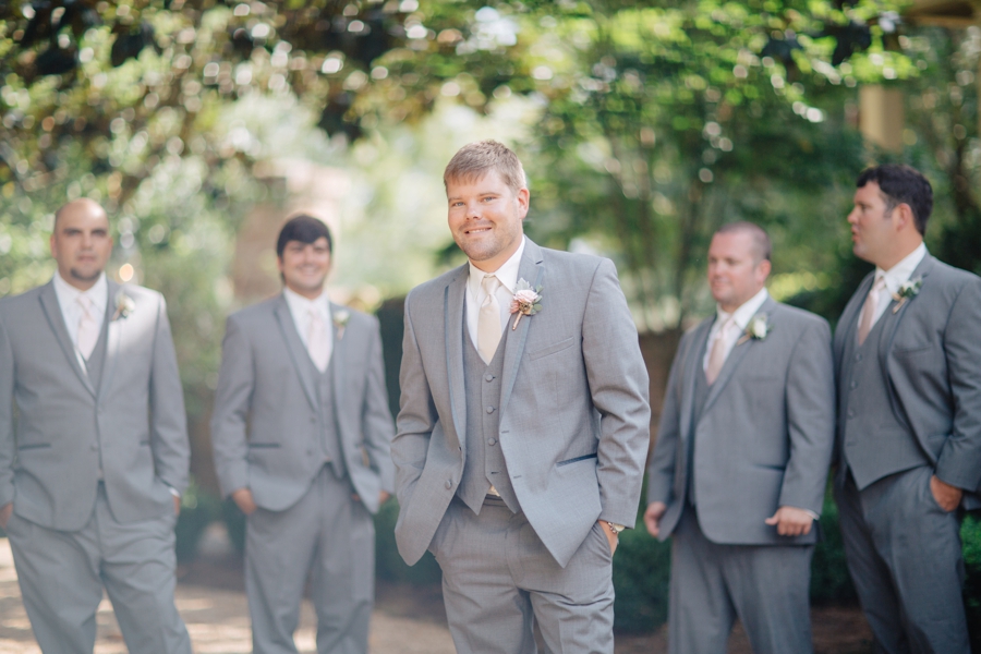 A Blush & Champagne Georgia Wedding via TheELD.com