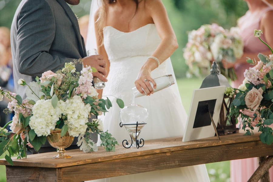 A Blush & Champagne Georgia Wedding via TheELD.com