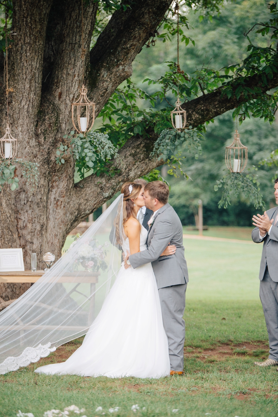 A Blush & Champagne Georgia Wedding via TheELD.com