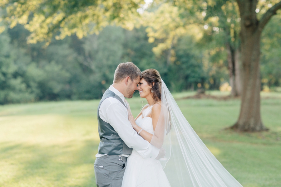 A Blush & Champagne Georgia Wedding via TheELD.com