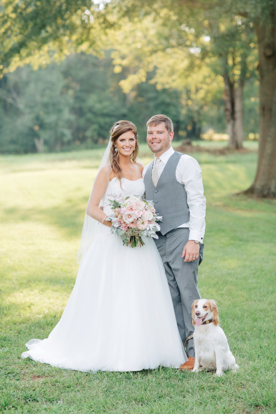 A Blush & Champagne Georgia Wedding via TheELD.com