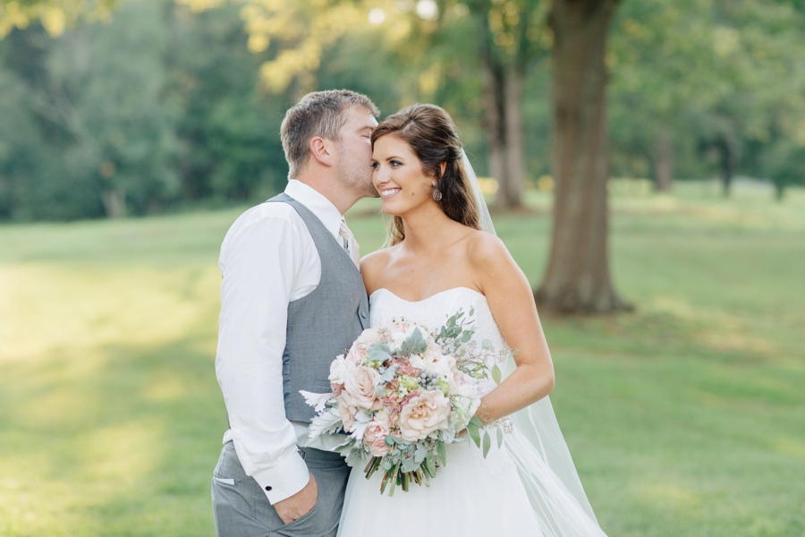 A Blush & Champagne Georgia Wedding via TheELD.com