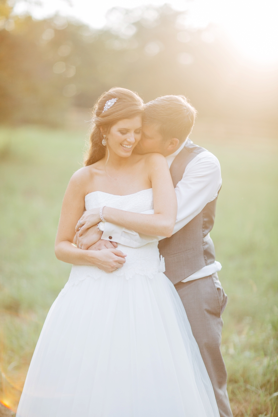 A Blush & Champagne Georgia Wedding via TheELD.com