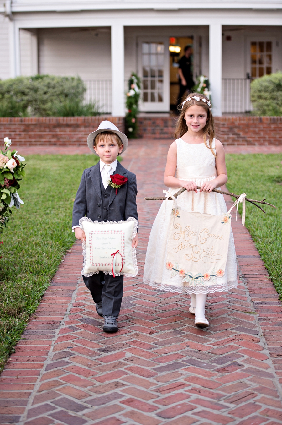 A Rustic & Romantic Red Wedding via TheELD.com