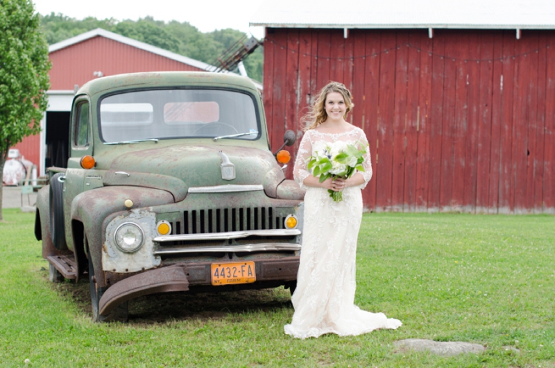 Summer Inspired Rustic Wedding Ideas via TheELD.com