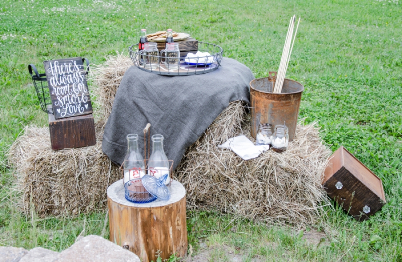 Summer Inspired Rustic Wedding Ideas via TheELD.com